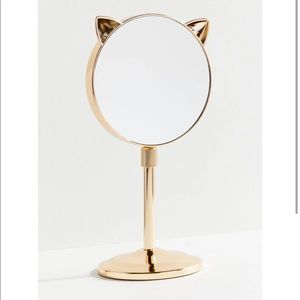 Extendable gold cat makeup mirror